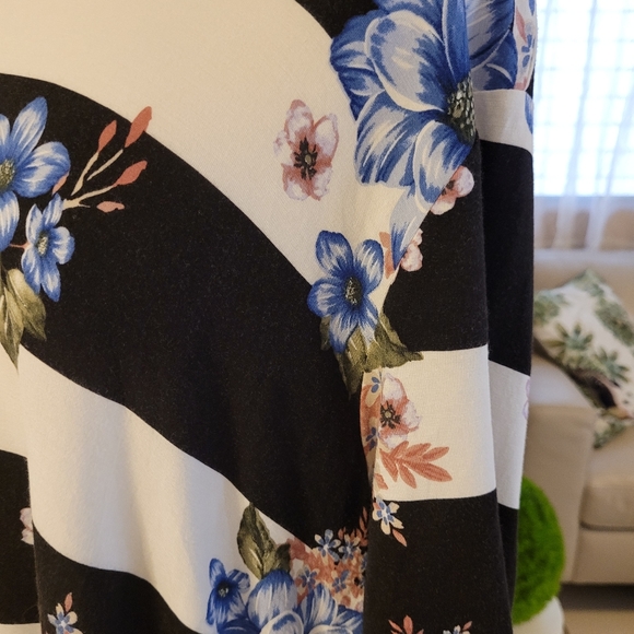 Tunic - Picture 3 of 4